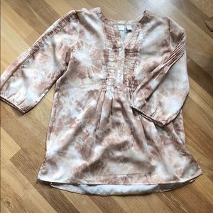 Chico’s tan/brown 3/4 top.